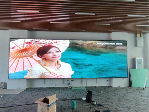 观山湖P1.53led小间距屏安装案例